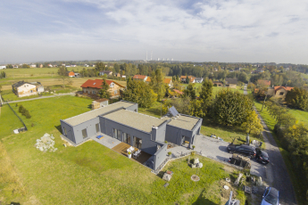 Dům kompletně bez dřeva a zateplení – z Ytongu a svépomocí