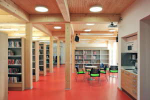 Jednoduše řešená knihovna zabrala celé druhé patro