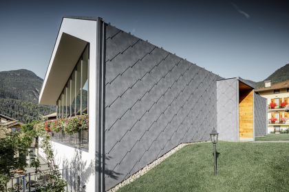 Salón krásy ve vsi Livo v Itálii s výrobky PREFA