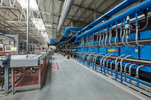 Lasselsberger otevřel v Chlumčanech novou výrobní linku na velkoformátovou dlažbu RAKO