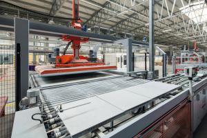 Lasselsberger otevřel v Chlumčanech novou výrobní linku na velkoformátovou dlažbu RAKO