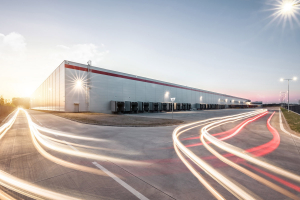 Firma HSF System SK dokončila druhou etapu logistického centra pro společnost DSK Logistik v průmyslovém parku Kostolné Kračany