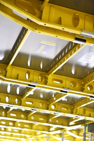 Stropní prvkový systém Dokadek 30 je komplexním bedněním pro vodorovné konstrukce. Jeho jasnou výhodou je, že montáž je možné provádět zdola.