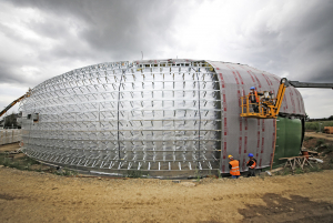 Obr. 12: Montáž opláštění – tepelná izolace a difuzní fólie