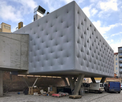 Dokončený objekt s „polstrovanou“ fasádou