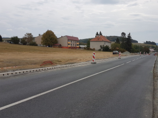 Jihočeská cyklostezka s bezpečným obrubníkovým odvodněním MEA KERB