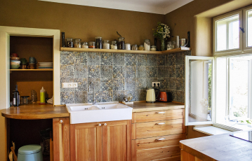 Interiéry s příčkami z nepálených cihel Heluz Nature Energy s hliněnou omítkou