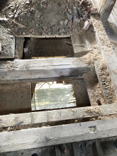 Obr. 1: Odkrytý původní dřevěný strop