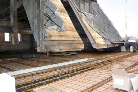 Obr. 21: Strop před betonáží a po ní