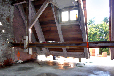 Obr. 21: Strop před betonáží a po ní