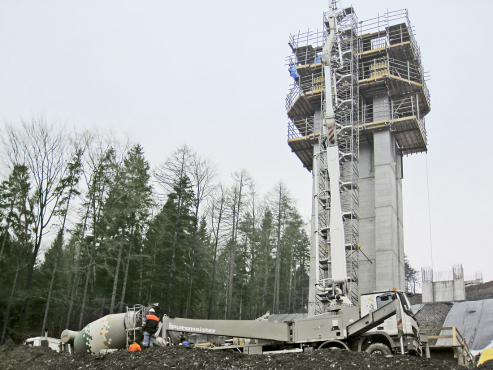 Obr. 2: Betonáž pilíře