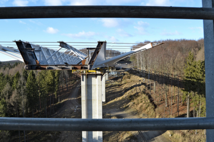 Obr. 3: Ocelová konstrukce mostu