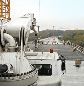 Obr. 7: Betonáž mostovky