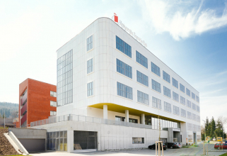 Veřejné budovy: Univerzita Tomáše Bati, UTB Zlín – ocelové dveře a výkladnice