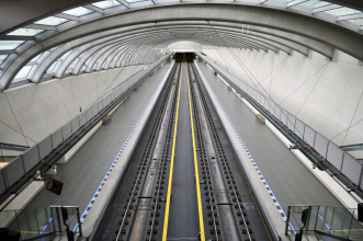 Dopravní stavby: stanice metra Nemocnice Motol – ocelové a dřevěné dveře