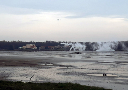 Cemix dodal vápno na dezinfekci přeloučského rybníka