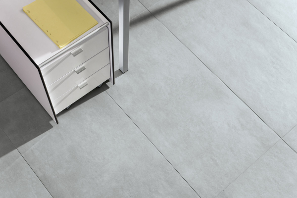 Podlahová série Extra je doplněná o výrobky ve formátech 60x120 cm, popřípadě 80x80 a 40x80 cm