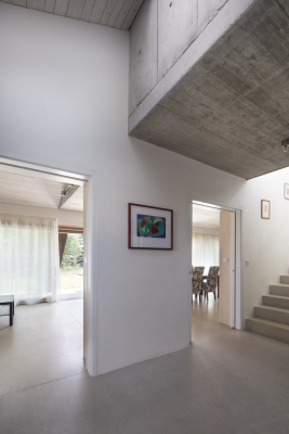 Výška stropů se v přízemí mění