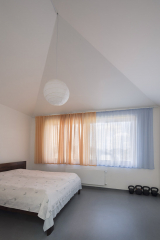 Místnosti v 2. NP přiznávají pozici pod střechou