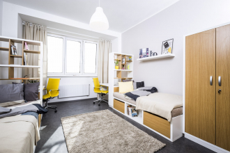 Pokoje pro studenty nabízejí příjemný standard, nábytek se vyráběl na zakázku