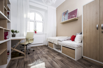 Pokoje pro studenty nabízejí příjemný standard, nábytek se vyráběl na zakázku