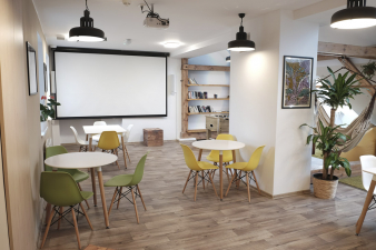 V podkroví vznikl příjemný prostor pro trávení volného času