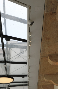 Obr. 12: Hrana pavlače využitá k nasvícení dvorany