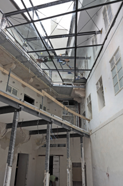 Obr. 4: Montáž konstrukce zastřešení a pavlače