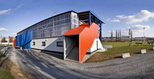 Nové řešení pro starou tribunu