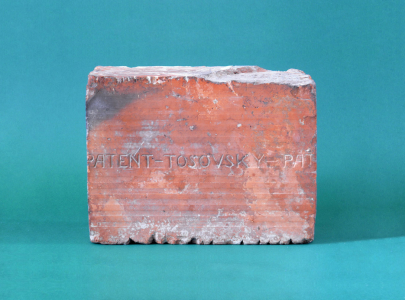 Dutá trojcihla „ERO“, sbírka Orlického muzea v Chocni