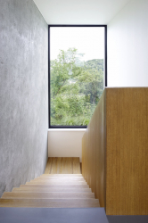 Dřevěné schodiště se podařilo realizovat velmi pěkně, s důrazem na čisté detaily