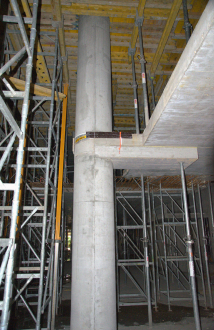 Obr. 9: Napojení sloupu mimo desku