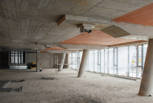 Obr. 10: Kotevní body, trámy a šikmé sloupy ve 2. NP