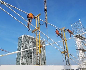 Obr. 16: Osazování táhel na vazníky