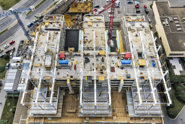 Obr. 19: Staveniště v době výstavby konzol