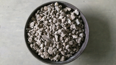 Obr. 2: Testované kamenivo před zkouškou ACV a po ní