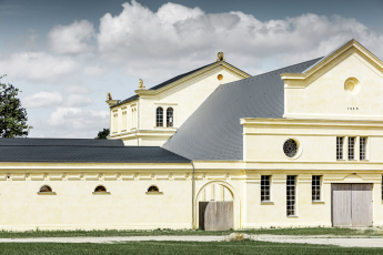 Konírna Basedow s krytinou PREFA P.10