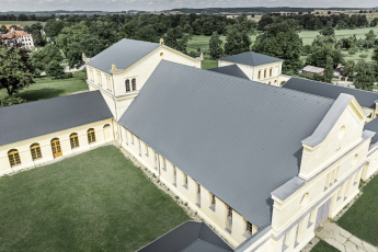 Konírna Basedow s krytinou PREFA P.10