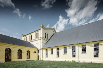 Konírna Basedow s krytinou PREFA P.10