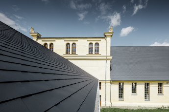 Konírna Basedow s krytinou PREFA P.10