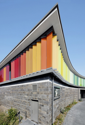 Žaluziové lamely poskytují zastínění a snižují přehřívání i energetické ztráty a při úplném zavření navíc vytvoří klimatickou ochranu