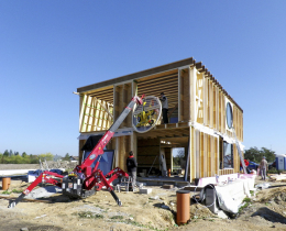 Obr. 2: Osazování okenních výplní