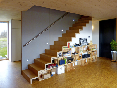 Obr. 10: Dominanta interiéru – nábytková vestavba se schodištěm