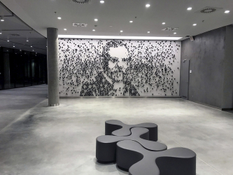 Obr. 16: Vstupní vestibul, portrét Františka Křižíka od Maxima Velčovského