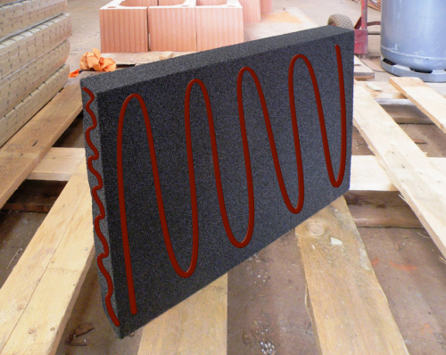 Na plochy desek naneseme housenkovitě tepelně odolný tmel. Stejně jej naneseme i na čela (hrany) desek, které budou k sobě slepeny.