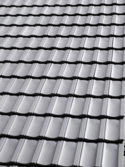 Barevný svět Tondach se rozšiřuje o šedou engobu na tašce Stodo 12