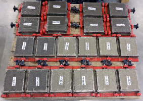 Obr. 1: Zkušební tělesa v trojformách před odformováním