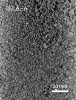 Obr. 7: Štruktúra povrchu strešnej krytiny na báze hliníkovej peny vystuženej jemnozrnným čadičovým kamenivom– a – rez kolmý na povrch krytiny