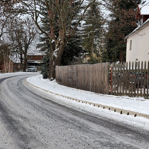 Zimní podmínky prověřily odolnost obrubníkového odvodnění MEA KERB