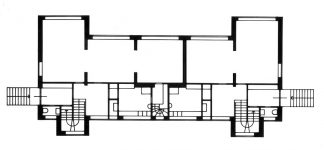 Dvojvila ředitelů dusíkáren v Ostravě-Mariánských Horách, kde byl použit typ halového půdorysu poprvé. „V menším z bytů bydlel strýc Jiří Veselý se svou ženou, mladší sestrou mého otce Květou Šlapetovou-Veselou. Strýc byl chemik a působil jako technický ředitel dusíkárny,“ uvádí Vladimír Šlapeta a dodává: „Strýc si nepřál rovnou střechu, která byla v původním projektu, otec tedy udělal kompromis, valbovou střechu o malém sklonu. Poprvé tu použil typické šlapetovské okno s pevnou střední částí a poutcem a otevíravými křídly po stranách.“